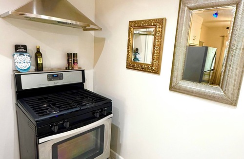 East Sacramento House | Sac River Retreat, Garage, Yard, Wi-Fi, 5 Star