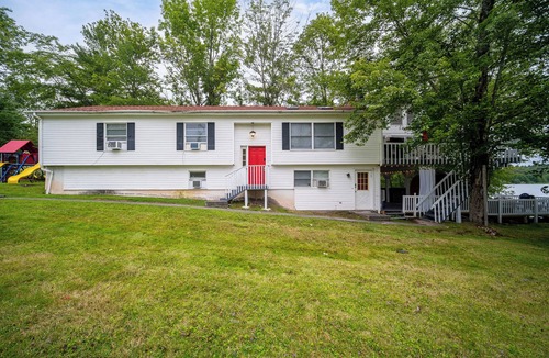 Monticello House | Sackett Lake House - waterfront