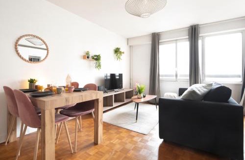 Flandres Apartment | Sacré Coeur - Central - Élégant