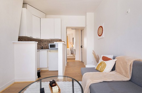 Clichy Hotel | Sacré-Coeur view, 2 min from Paris, Netflix & Cosy
