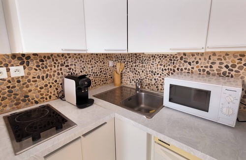 Clichy Hotel | Sacré-Coeur view, 2 min from Paris, Netflix & Cosy