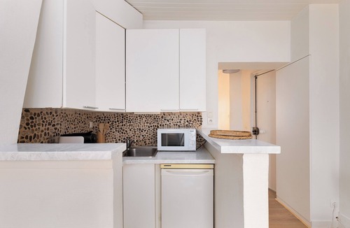 Clichy Hotel | Sacré-Coeur view, 2 min from Paris, Netflix & Cosy