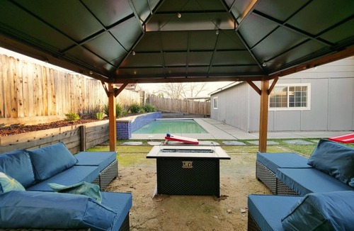 Sacramento House | Sacramento 4 Bedroom Home | Pool Hot-Tub Mini Golf