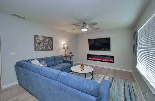 Sacramento House | Sacramento 4 Bedroom Home | Pool Hot-Tub Mini Golf
