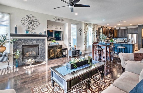 Regency Park House | Sacramento Getaway ~ 10 Mi to Dtwn!