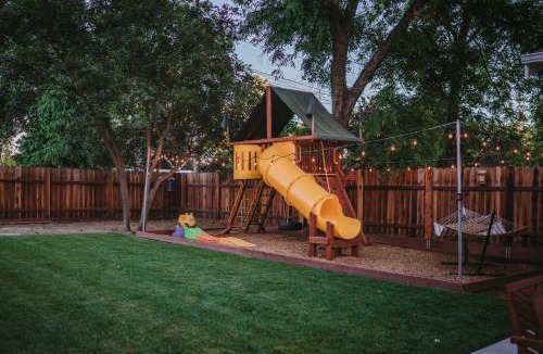 East Sacramento House | Sacramento Guest House w/Patio ~ 5 Mi to Downtown