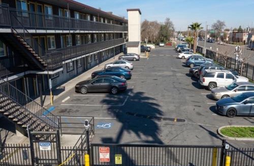 Sacramento Hotel | Sacramento Inn & Suites Cal Expo I-80