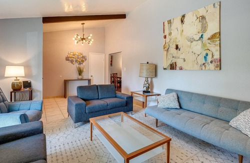Pocket House | Sacramento Vacation Rental ~ 6 Mi to Downtown!