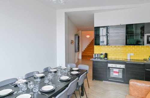 Montmartre Apartment | Sacré-Coeur Modern 4BD with sauna for 10 guests!
