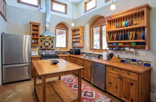 Hunt House | Sacred River Retreat For 12ppl