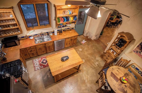 Hunt House | Sacred River Retreat For 12ppl