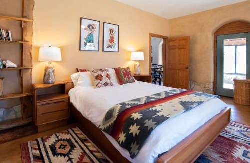 Hunt House | Sacred River Retreat For 12ppl