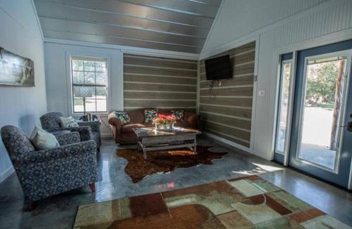 Fayetteville House | Saddle Creek Cabins
