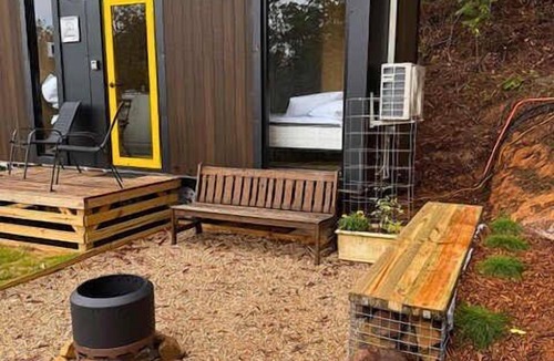 Lower Beechmont House | Saddle House by Tiny Away