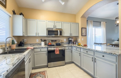 Estrella Vista House | Saddle In & Kick Back: Old West Charmer w/King Bed and Putting Green