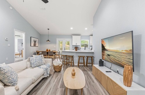Fellowship House | Saddle Oak Retreat; pet-friendly near WEC and more