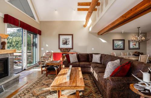 Lost Trails Retreat House | Saddle Ridge F5