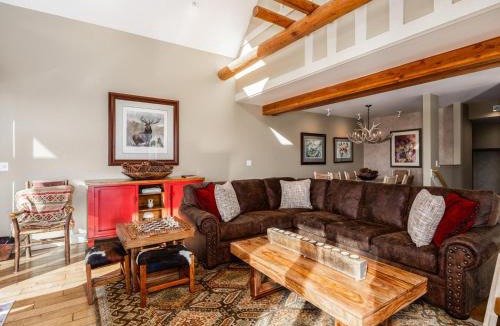 Lost Trails Retreat House | Saddle Ridge F5