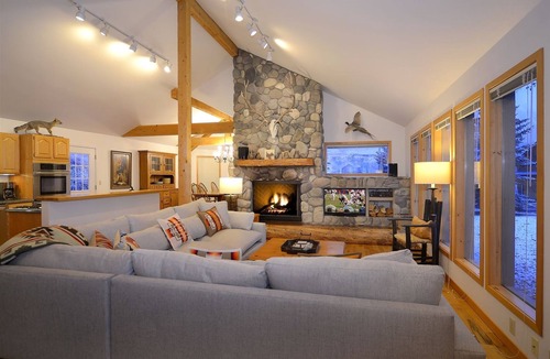 Mount Crested Butte House | Saddlehorn Retreat/4 Bed Family Home less than Half a Mile to Skiing/Hot tub!
