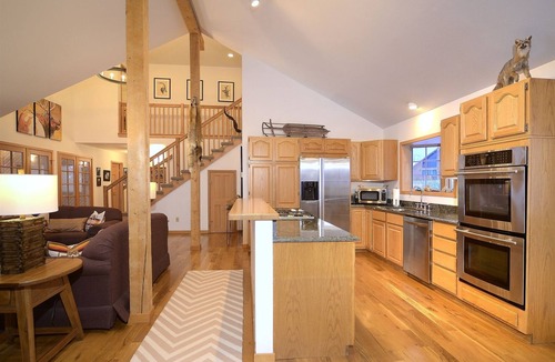 Mount Crested Butte House | Saddlehorn Retreat/4 Bed Family Home less than Half a Mile to Skiing/Hot tub!