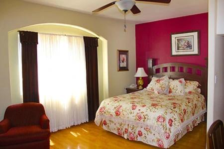 Madero Sur Bed & Breakfast | Sadie's Bed and Breakfast/Hotel