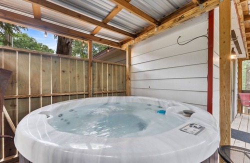 Branson Cottage | SADIE'S COTTAGE - Private Hot Tub and Fire Pit