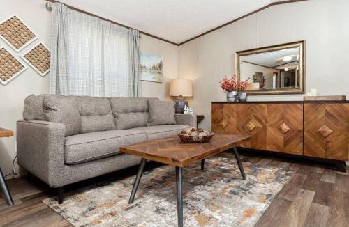 Sylvester Apartment | Sadler Suite