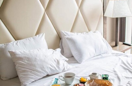 Carpentras Hotel | Safari Hotel