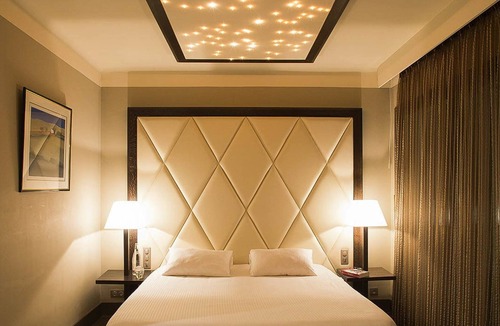 Carpentras Hotel | Safari Hotel