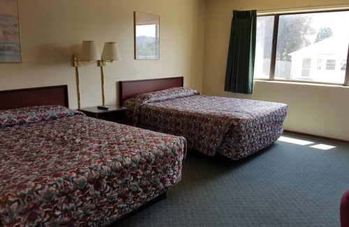Roseburg Hotel | Safari Inn