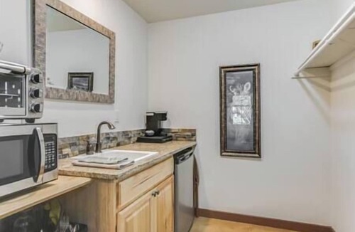 San Marcos House | Safari Suite at Blanco Rapids Ranch on the Blanco River- Easy river access!