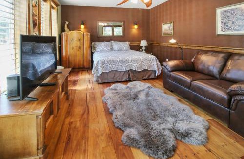 Jacksonville Apartment | Safari Suite