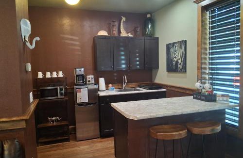 Jacksonville Apartment | Safari Suite