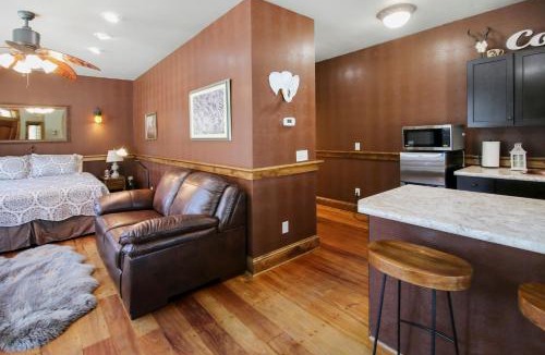 Jacksonville Apartment | Safari Suite