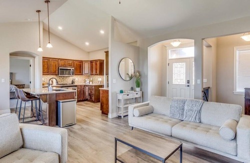 Greenwich House | Safe 5 Bed Beautiful Home in quiet neighborhood