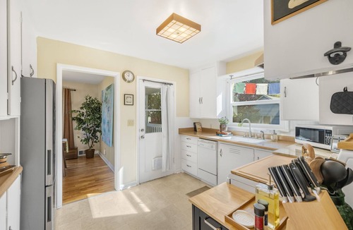 Everett Apartment | Safe and Cozy North Everett Charming OASIS - Centrally Located