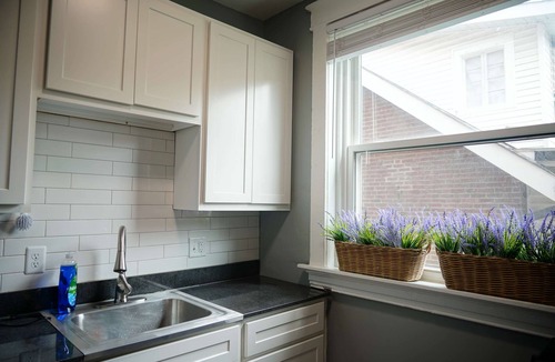 St. Louis Apartment | Safe and private apt-Near Forest Park-Free parking