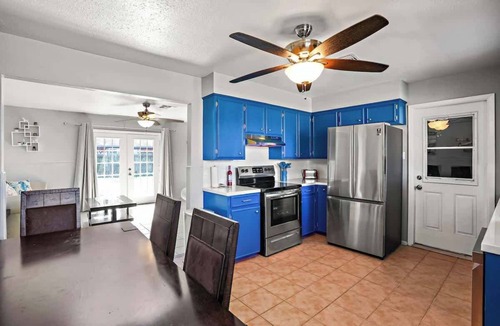 South Side House | Safe Convenient Hidden Gems 3BRs - Sleep 6