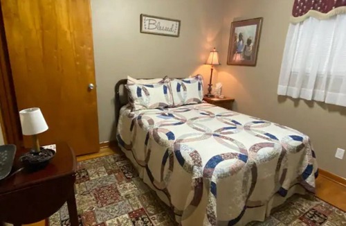 Barboursville House | Safe Huntington Suburb - Barboursville 3 BR & King Bed