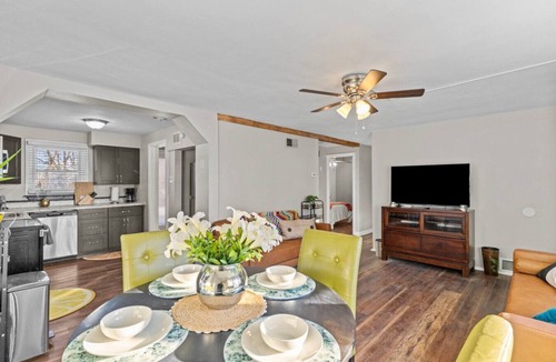 Maryland Heights House | Safe, Quiet home with huge Fenced yard and parking