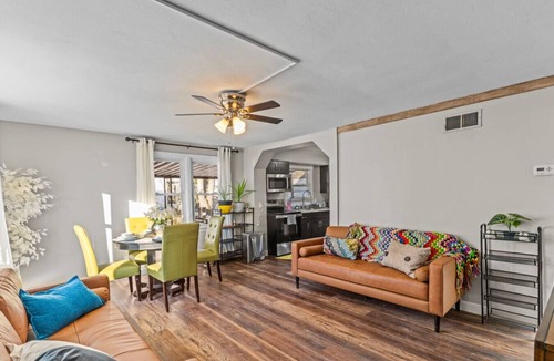 Maryland Heights House | Safe, Quiet home with huge Fenced yard and parking
