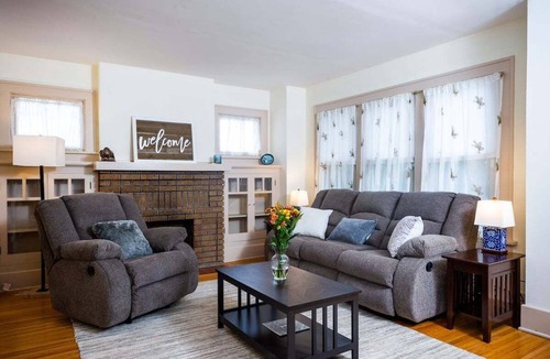Kenmore Apartment | ☀️ Safe Sunny Spotless ☀️ Deep Cleaned ☀️ Crib