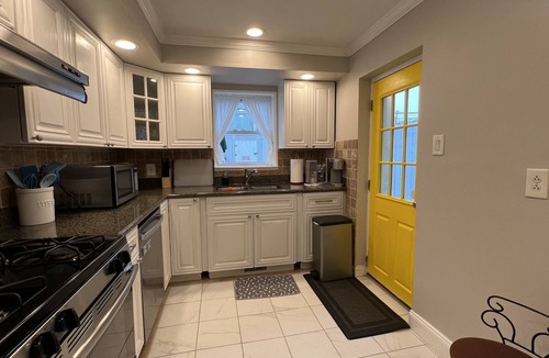 Fairmount House | Safety, popular location