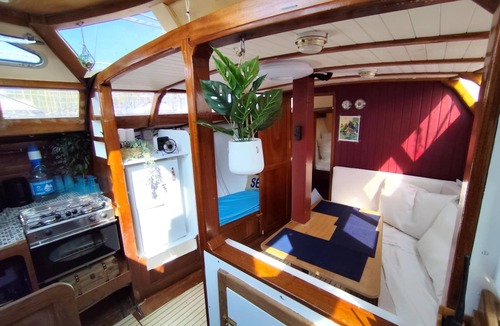 Sallenelles Boat Rental | Saga, wooden sailboat close to beaches and ferries