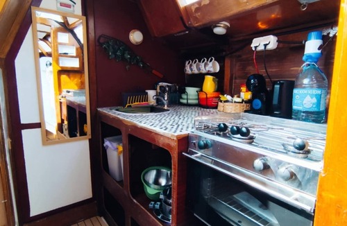 Sallenelles Boat Rental | Saga, wooden sailboat close to beaches and ferries