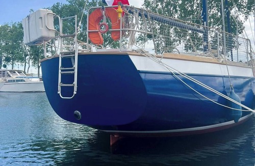 Sallenelles Boat Rental | Saga, wooden sailboat close to beaches and ferries