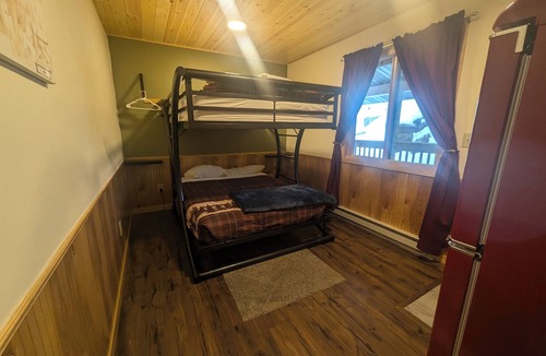 West Cook Cabin | Saganaga Lodge Small Room #4