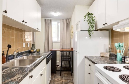 Crescent Heights Apartment | "Sage"1Bdrm in Crescent Heights!