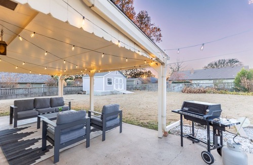 Tulsa House | Sage&Bloom - 2000 sqft, 3 King Beds, Pool Table, Big Yard, Close to EXPO