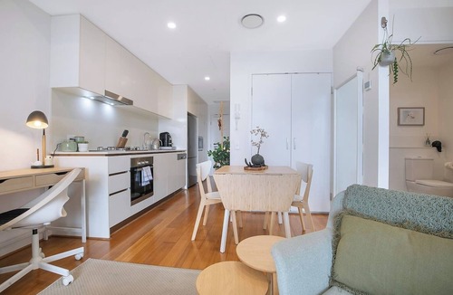 Newstead Apartment | Sage Bloom Elegant Newstead Stay with Shared Pool